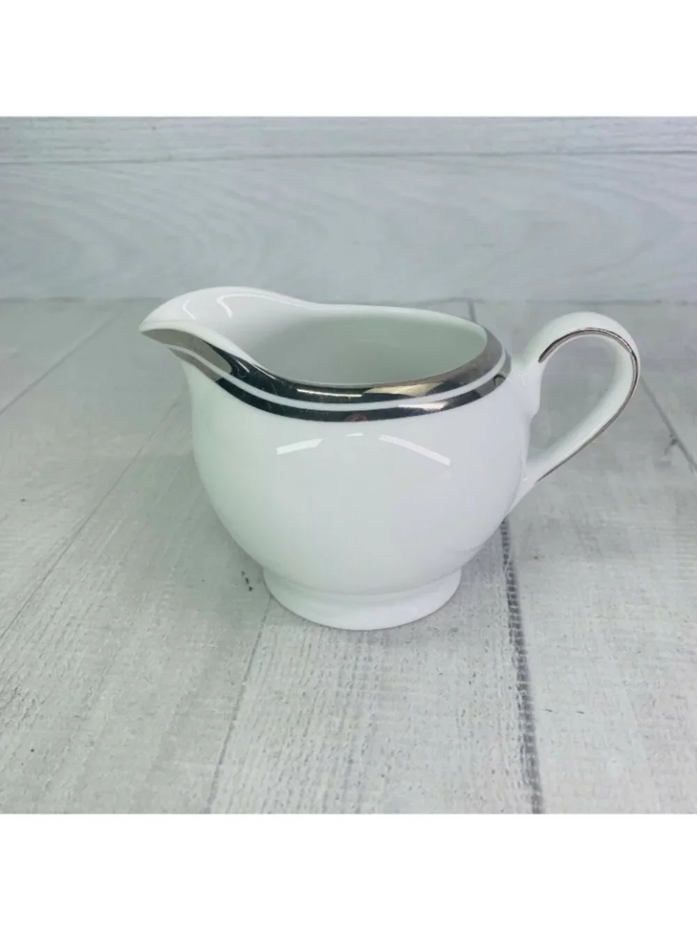 Royal Doulton PURE PLATINUM 2006 White Fine Porcelain Two Platinum Bands Creamer